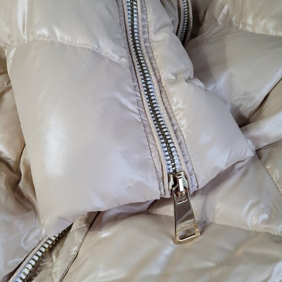 Khrisjoy Iconic Oversized Hooded Puffer Jacket Goose Feather in Champagne Gold - Picture 4 of 10
